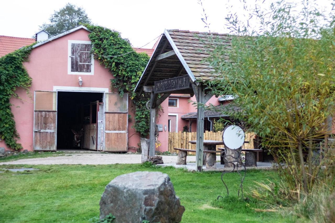 Ranc Cerveny Mlyn Villa Lisov  Exteriör bild